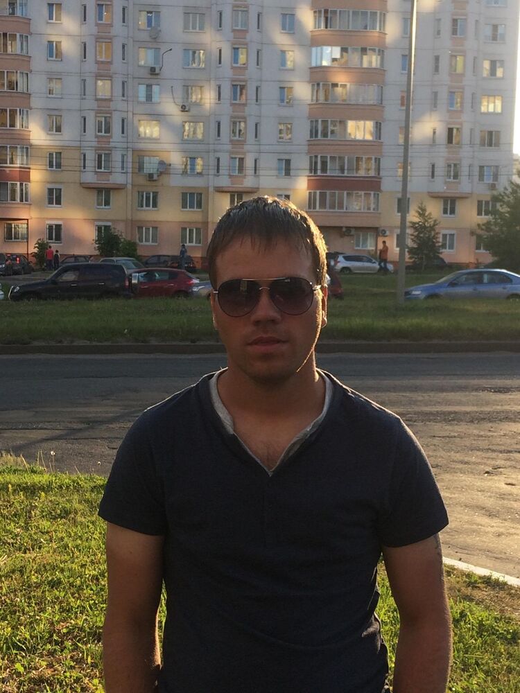  48175080  Sergei, 37 ,    