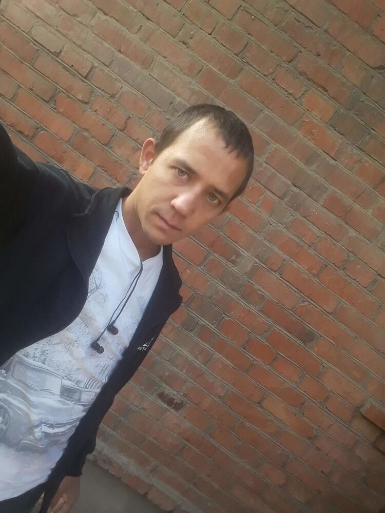  18697640  Ivan, 36 ,    