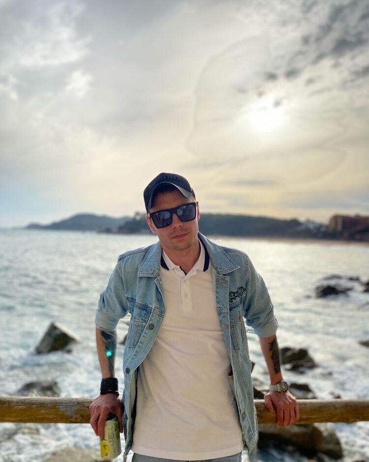  27919610  , 35 ,    -