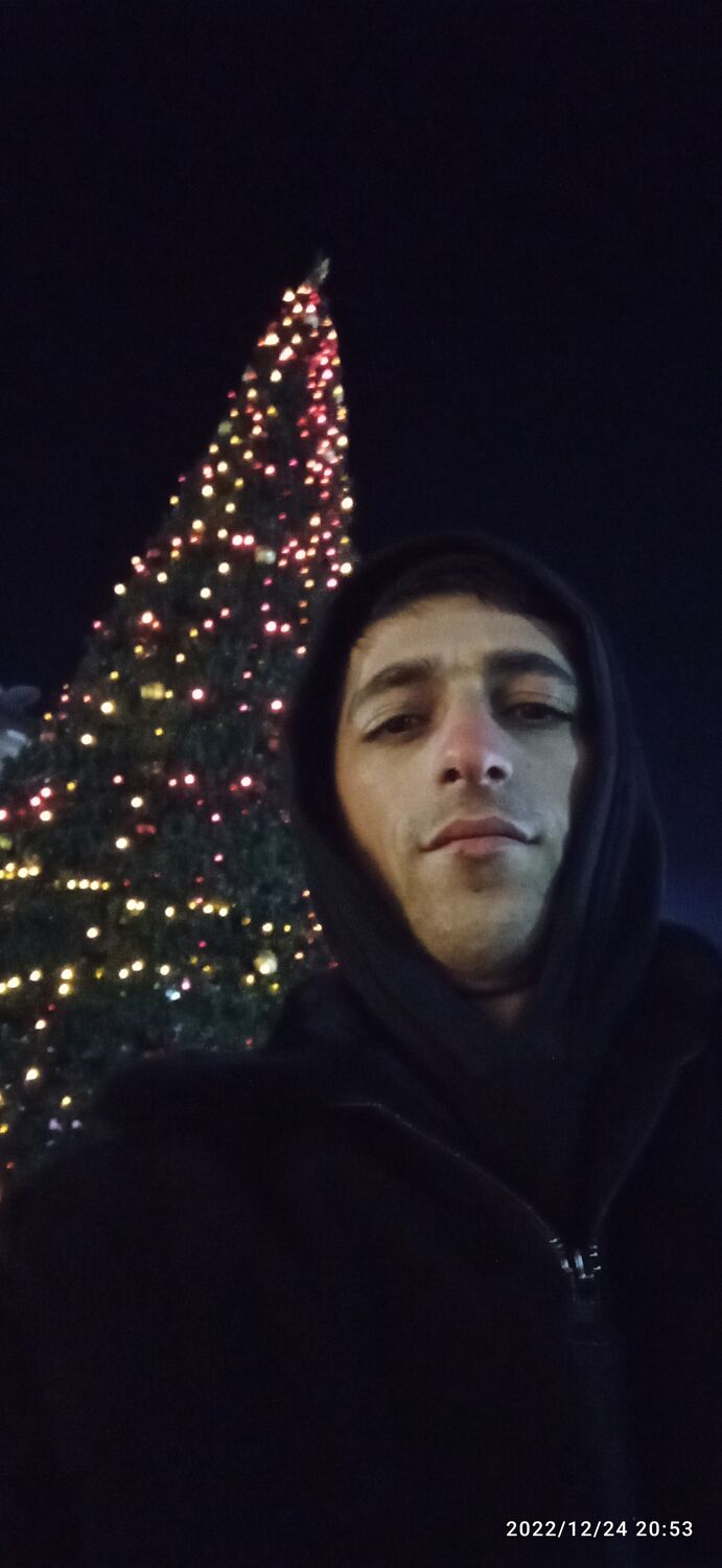  31517970  Roman, 37 ,    