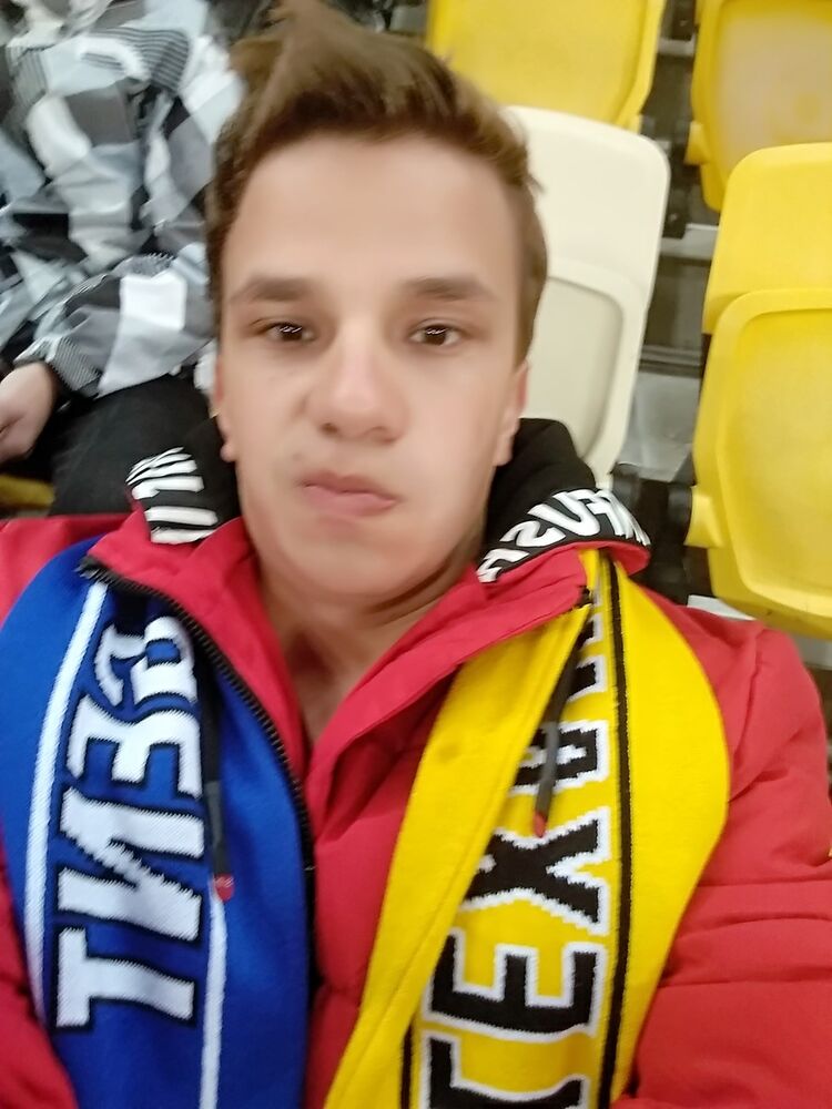  18288200  Andriy, 26 ,    