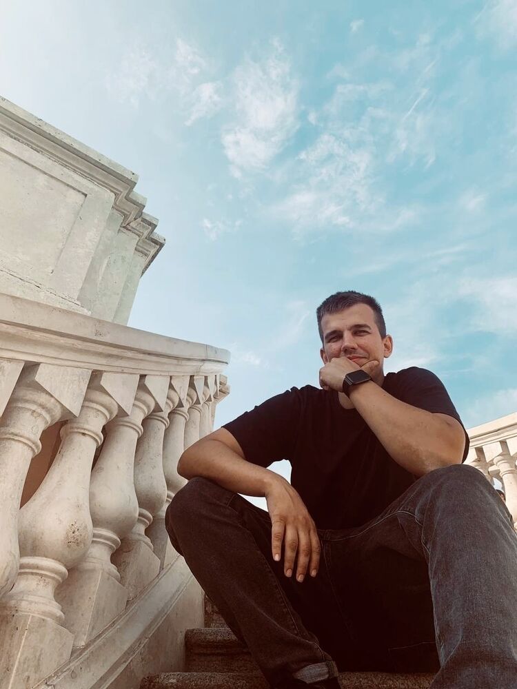  44273520  , 24 ,    -