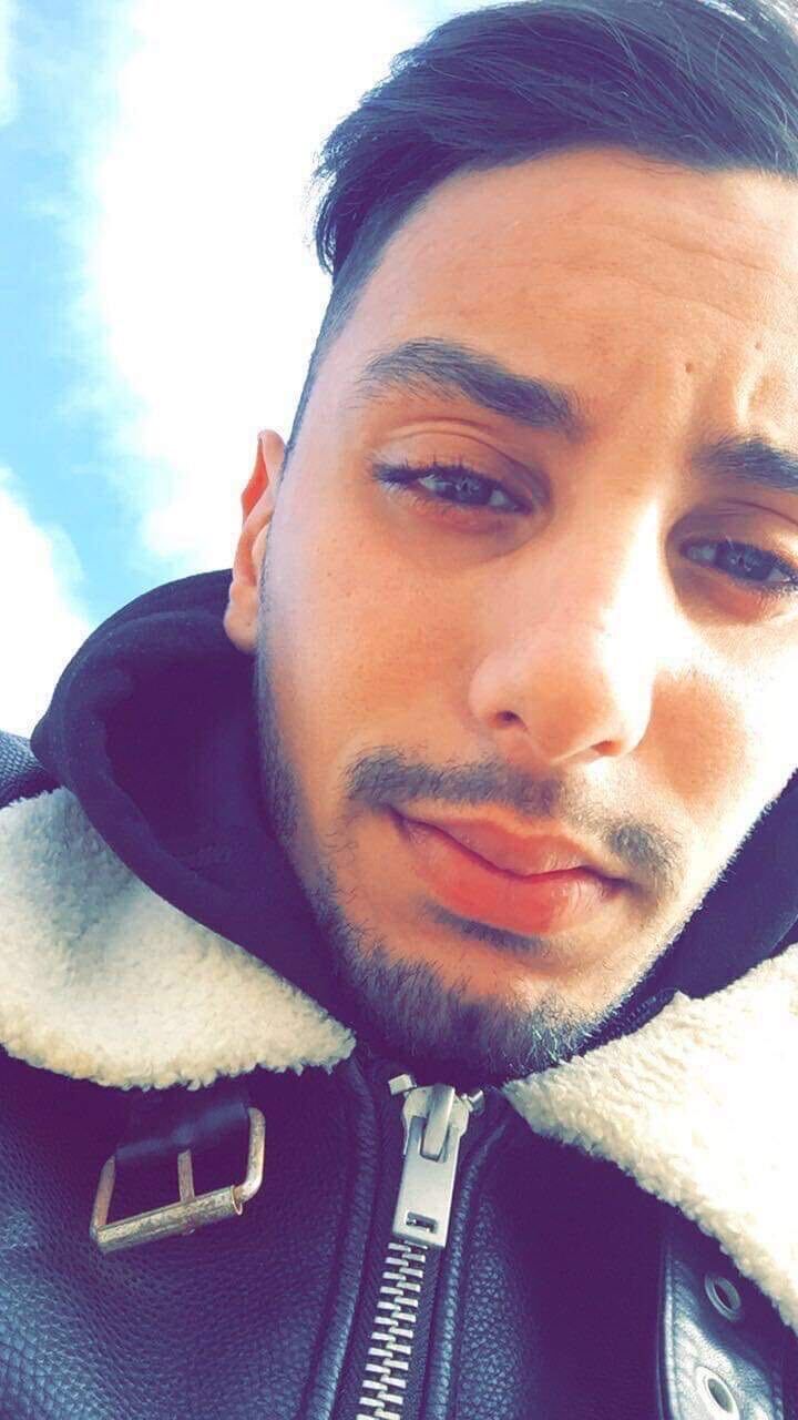  ,   Younes, 25 ,   ,   