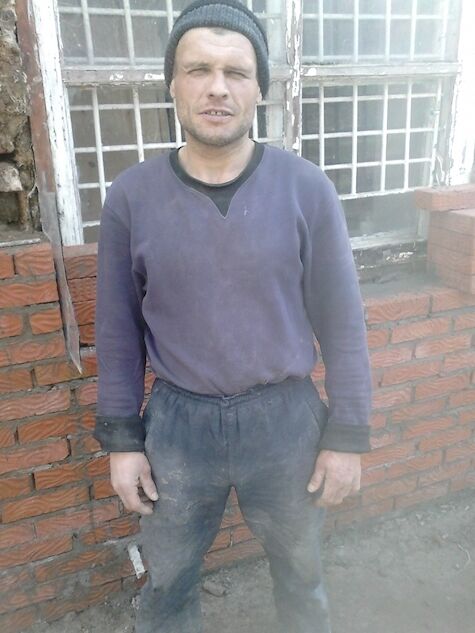  23190020  Viktor, 49 ,    