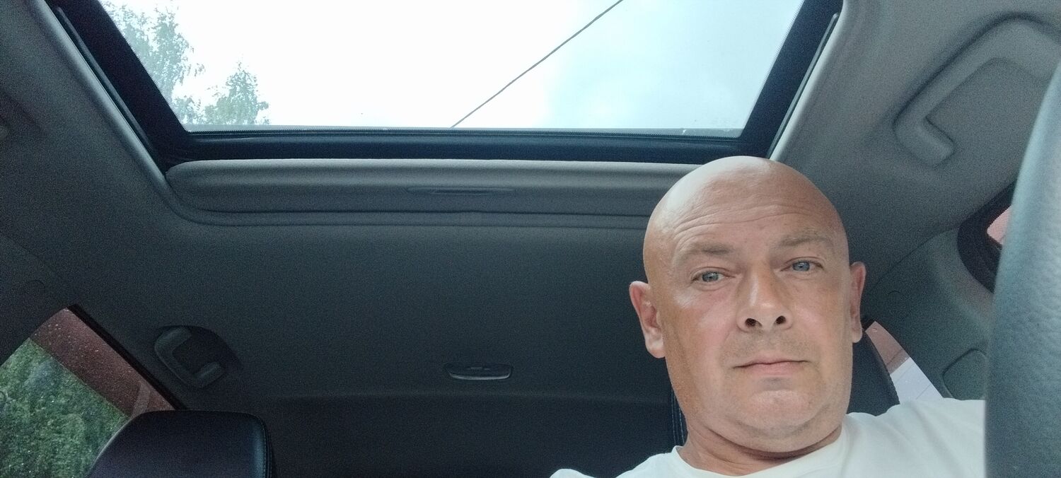  54715140  Artem, 46 ,    