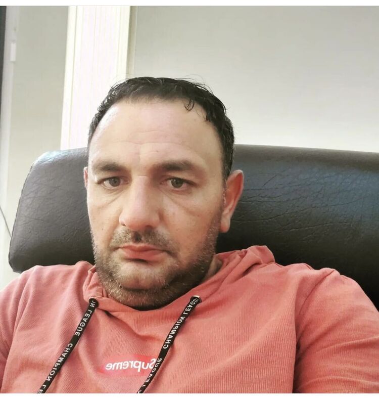  37027230  Hayko, 37 ,    