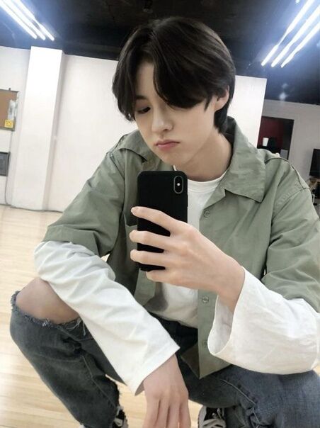  26740410  Iliia, 28 ,    