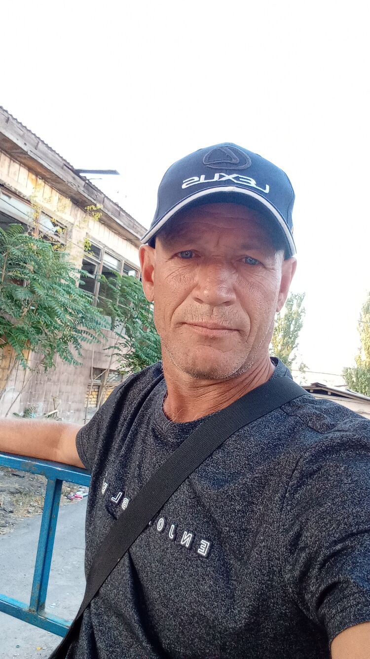  45696110  Igor, 49 ,    