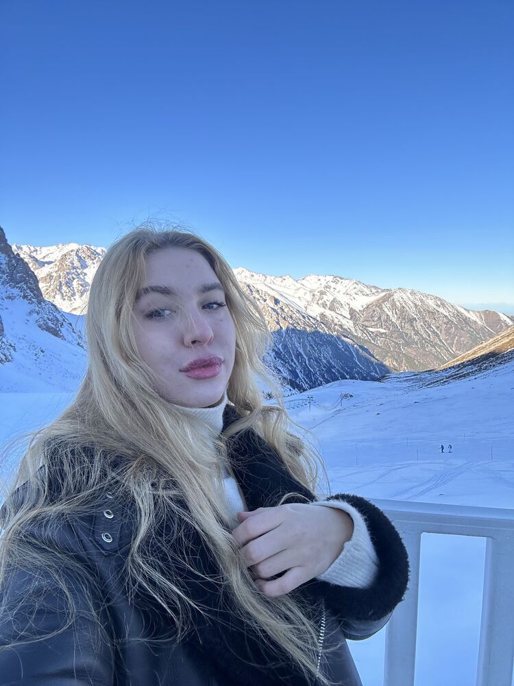 39764220  Ekaterina, 20 ,    
