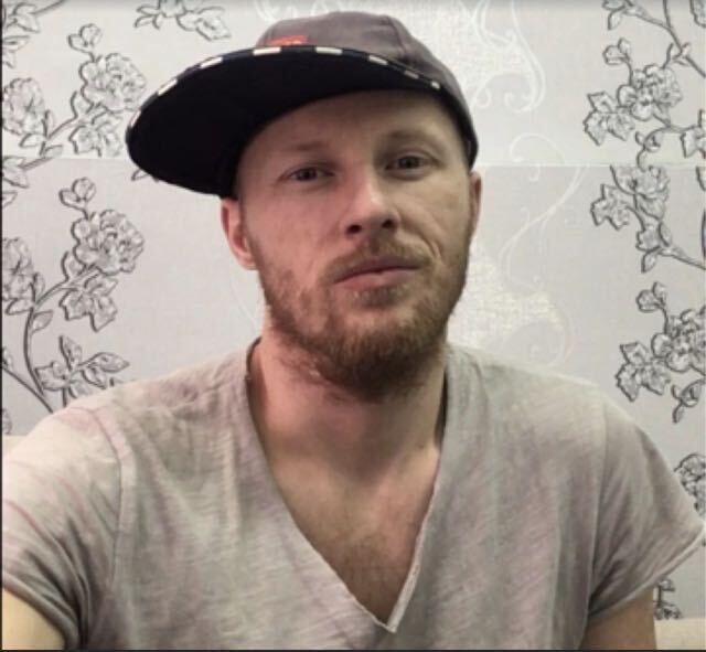  ,   Axel, 37 ,   c 