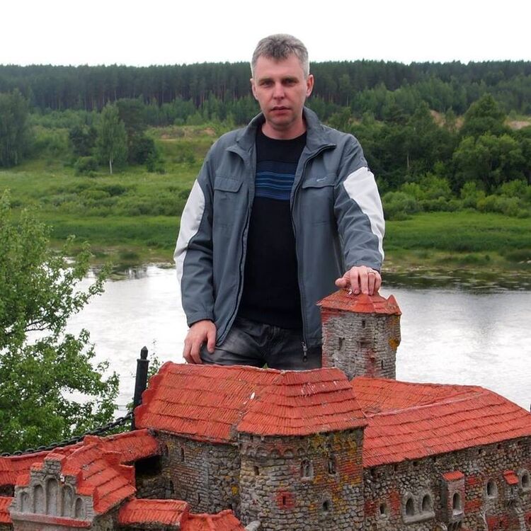  23018390  Igor, 52 ,    