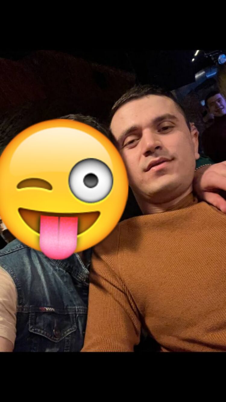  51857930  Artur, 27 ,    -