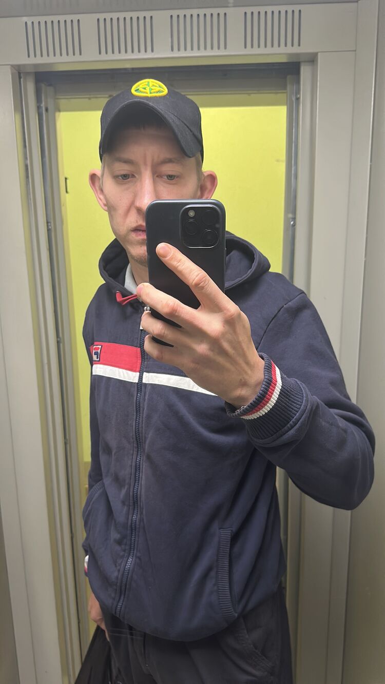  53357430  Denis, 35 ,    