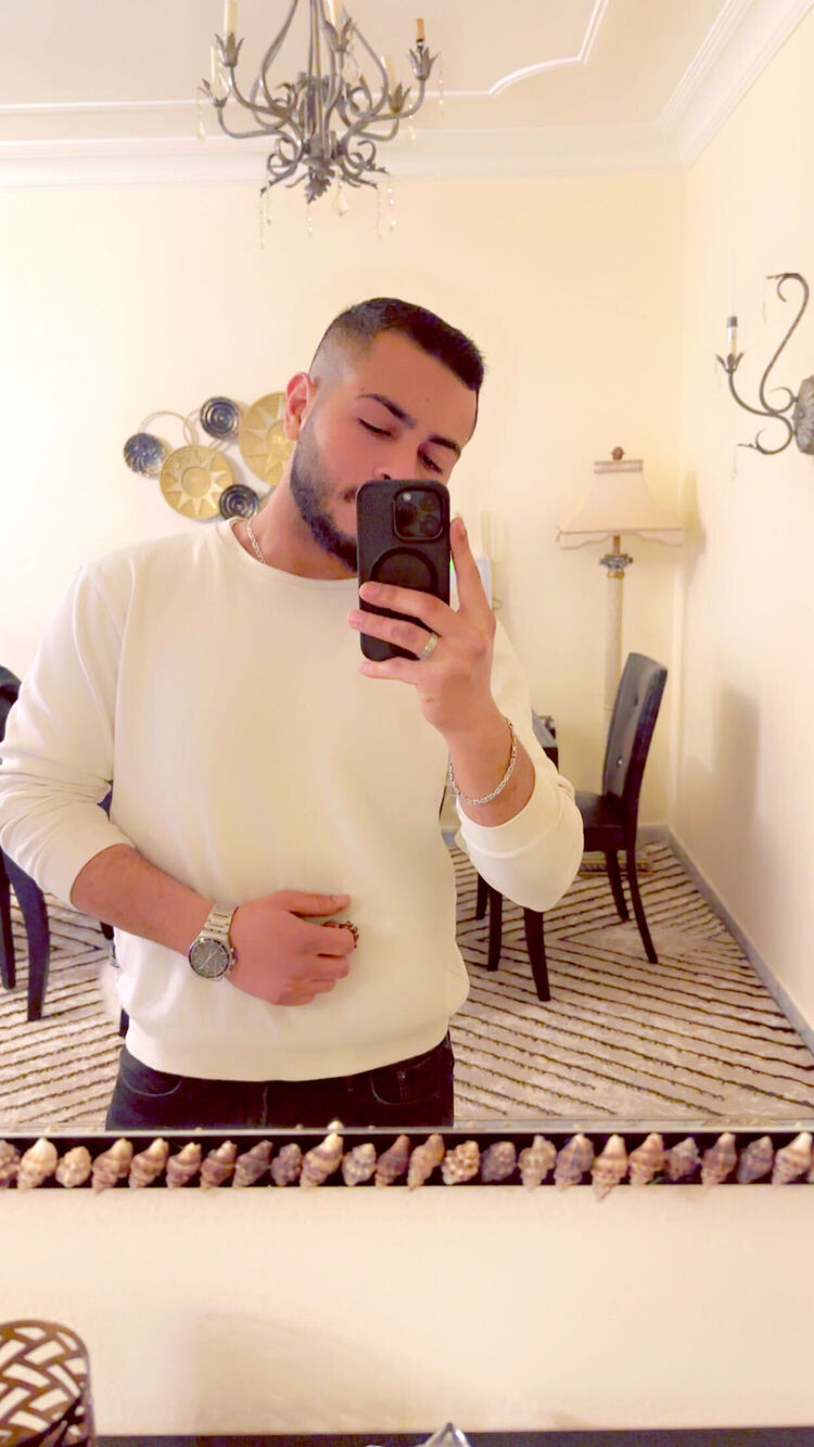  51171930  Abood, 25 ,    