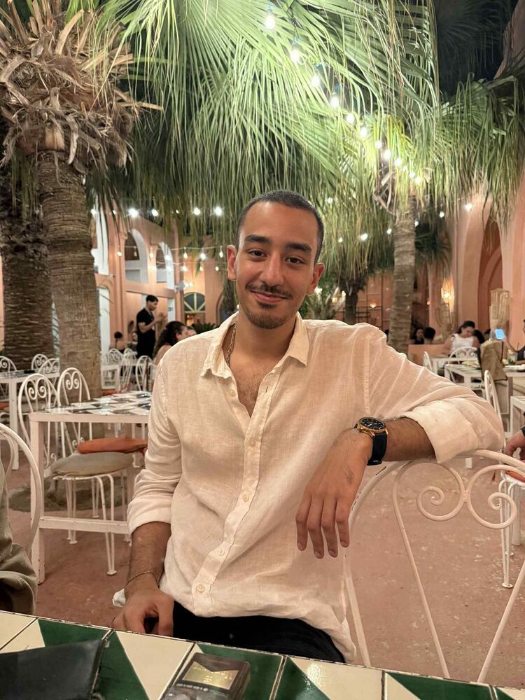  53909880  Adam, 22 ,    