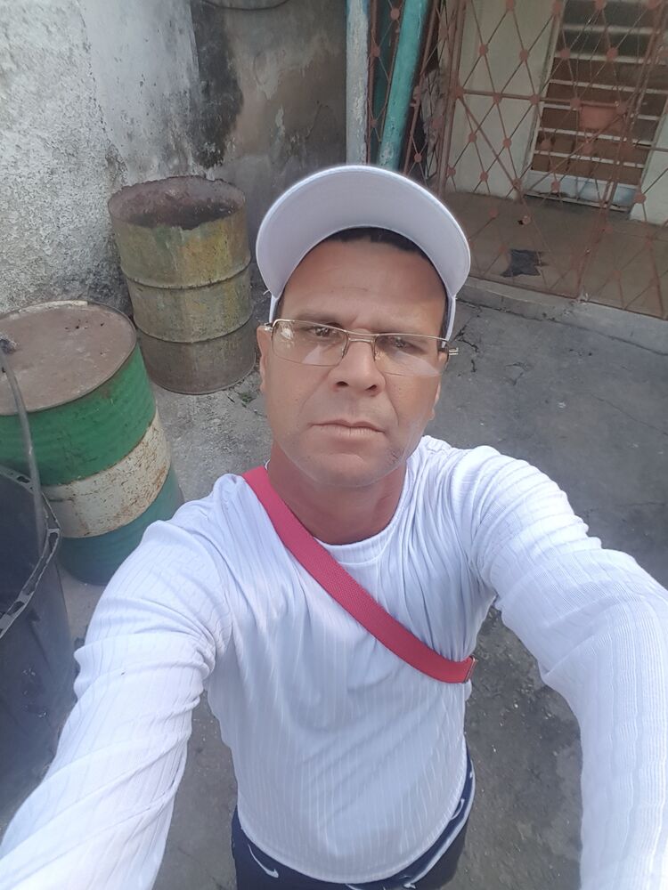  31446850  Francisco, 44 ,    