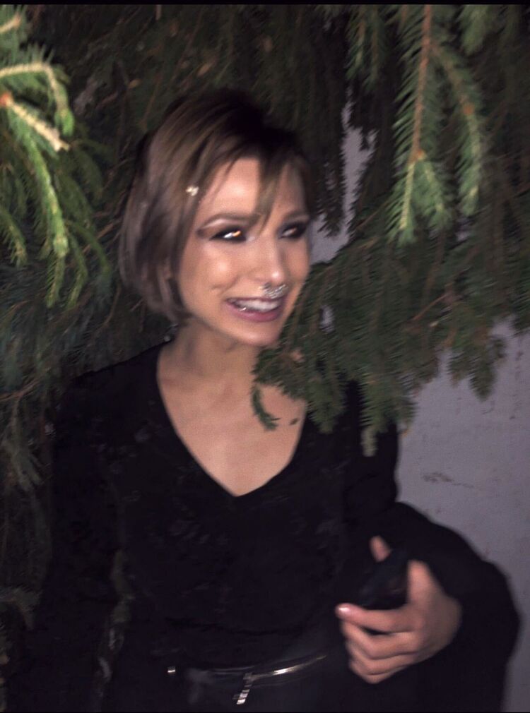  31581730  Dromomania, 31 ,    -