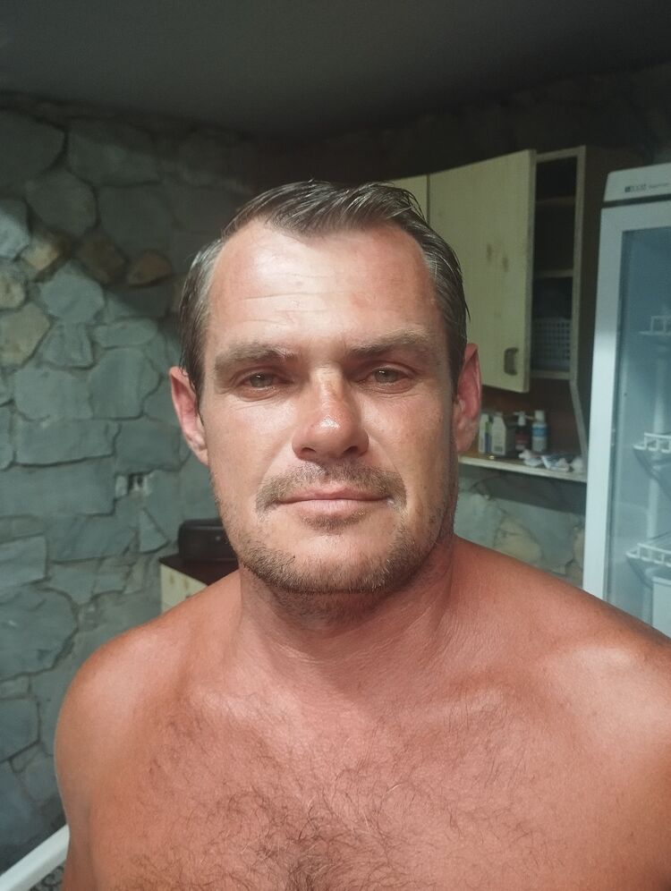  46189490  Viktor, 37 ,    