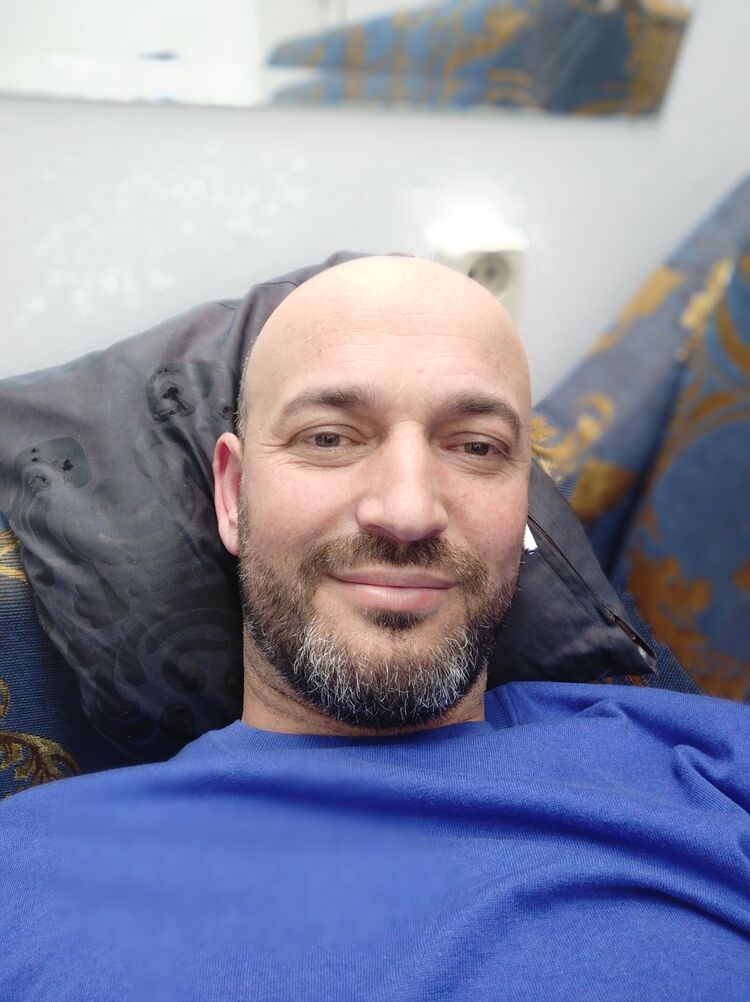  28400410  Ismail, 44 ,    