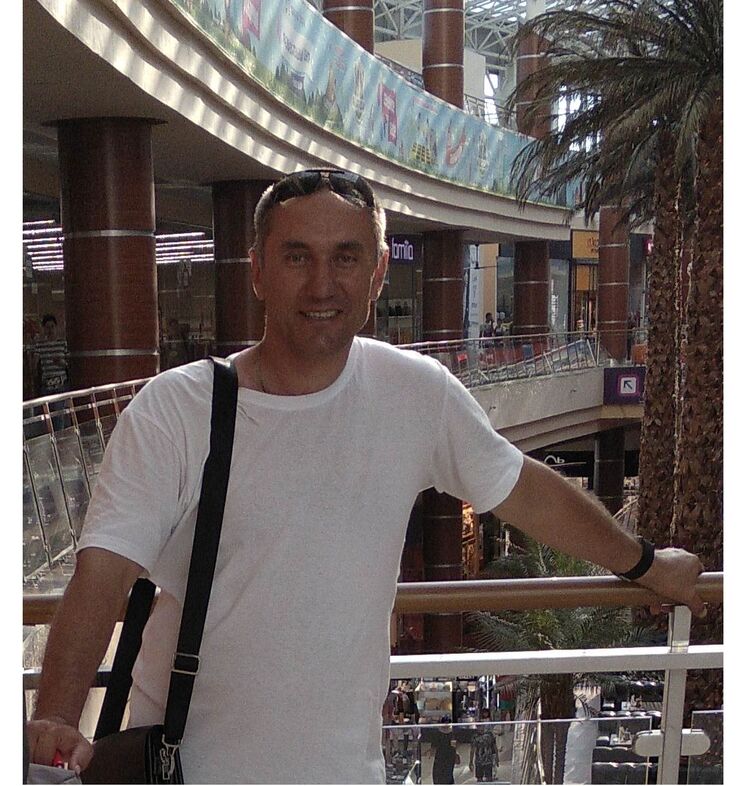  39522880  Oleg, 40 ,    
