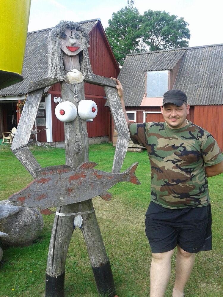  10817210  Anatoli, 42 ,    