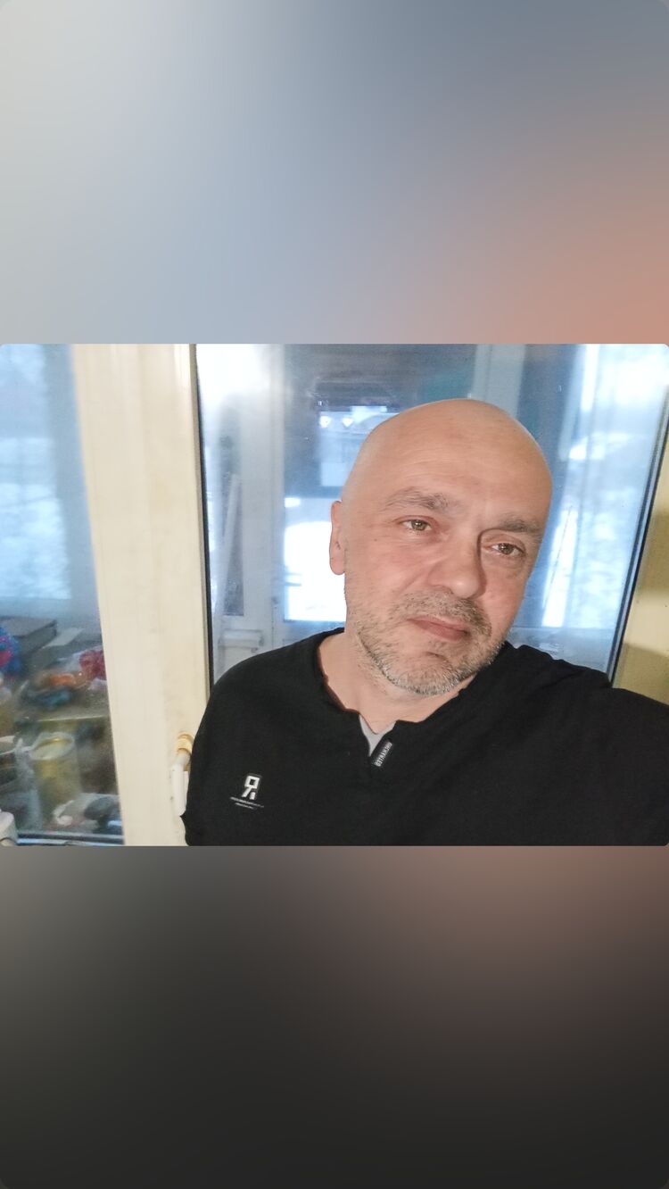  51310270  Mikhail, 47 ,     