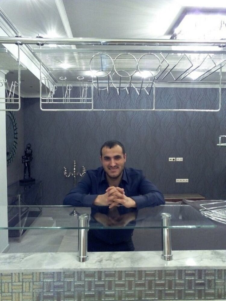  22820200  Armen, 43 ,    