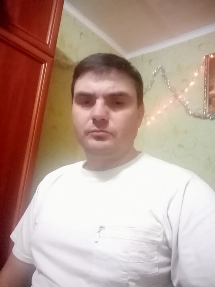  23932260  Viktor, 47 ,    