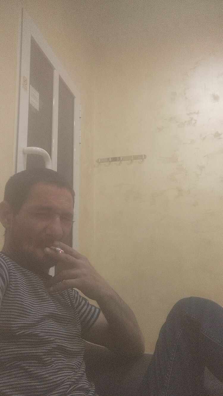  42884630  Lyova, 43 ,    