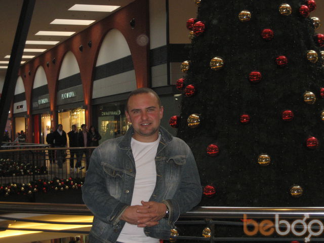  1023110  Aleksandr, 42 ,    