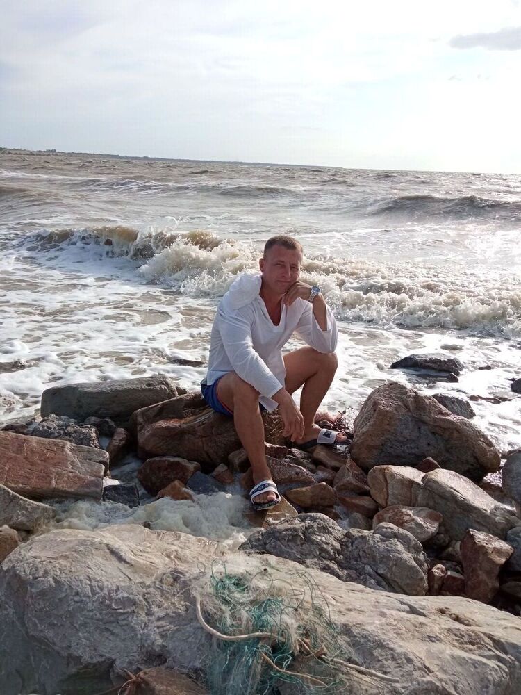  ,   Andrei, 41 ,   c 