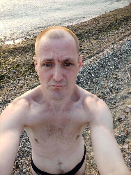  54214660  Alexander, 44 ,    