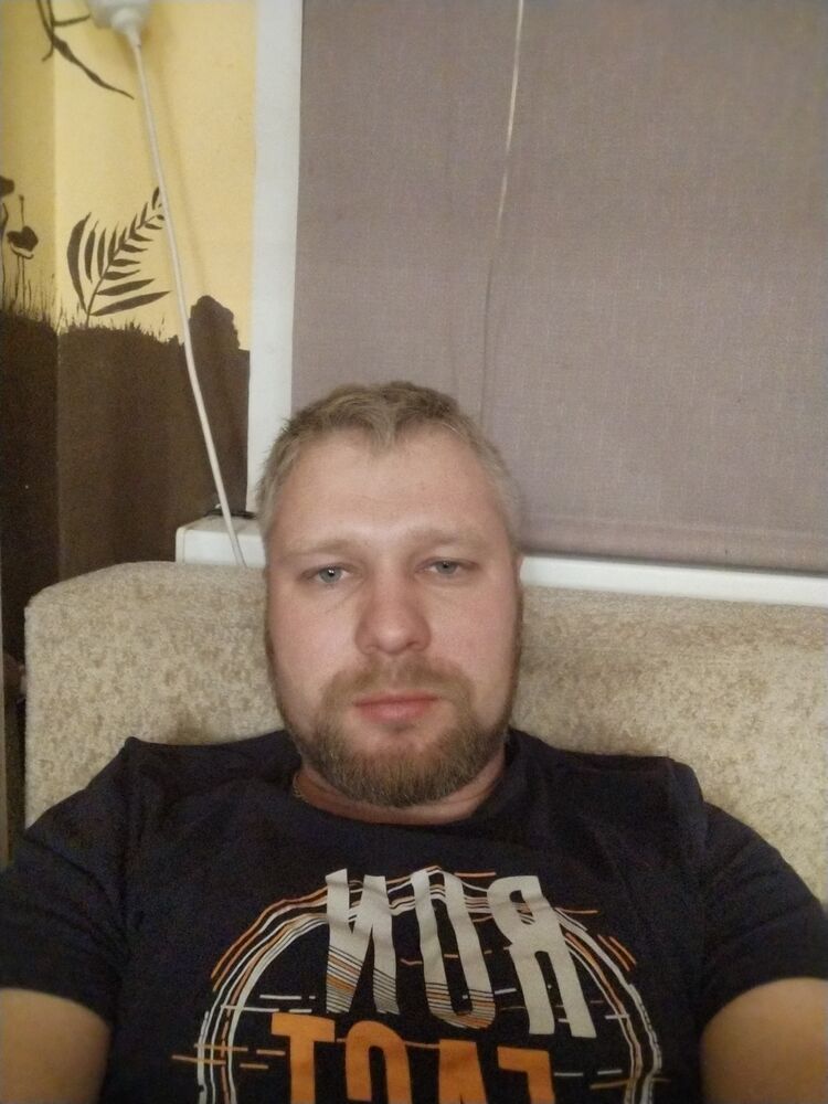  31779270  Maxim, 37 ,    