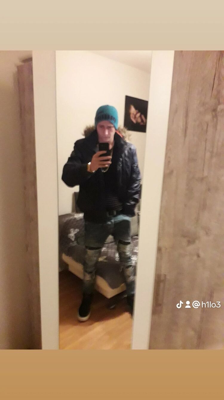  ,   Axel, 19 ,   ,   