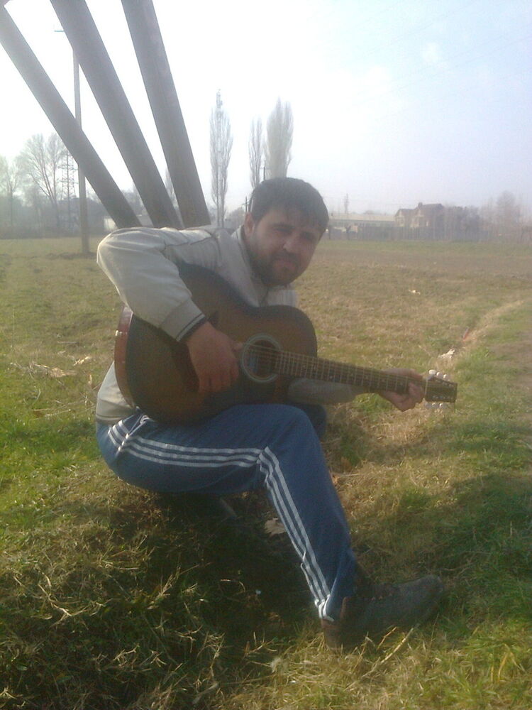  9195090  Erik, 39 ,    