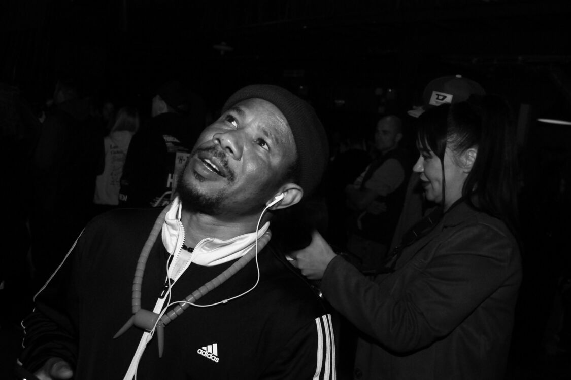  54569930  Mike, 40 ,    