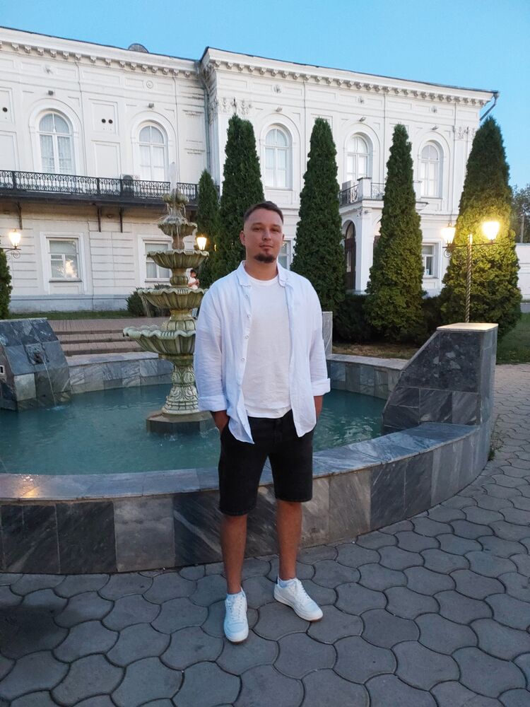  40198100  Ruslan, 31 ,    