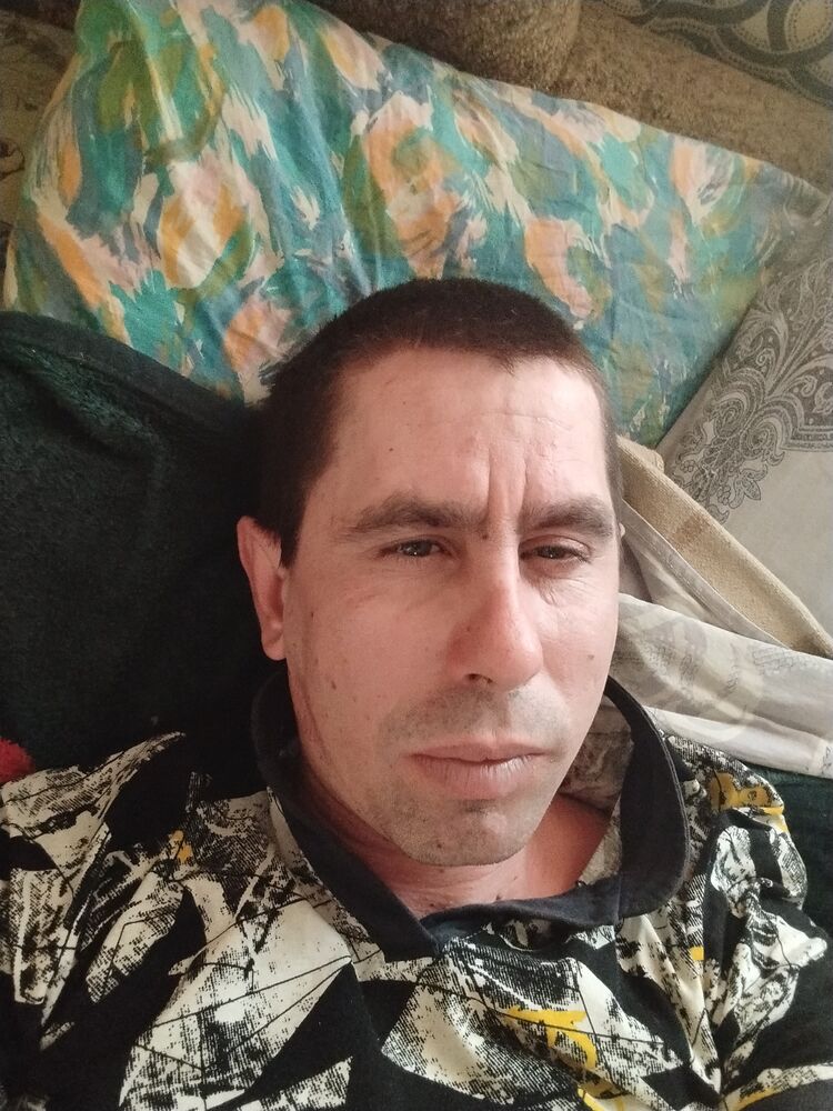  31792400  Viktor, 40 ,    