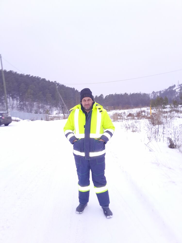  52938490  Denis, 42 ,    