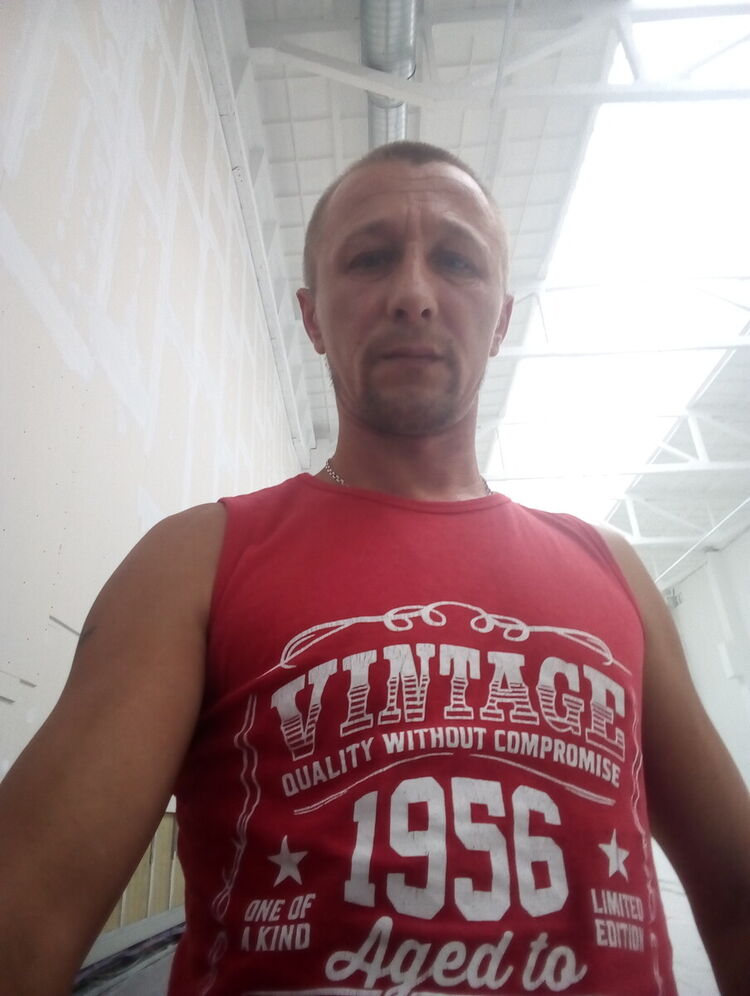  21180810  Kolja, 44 ,    