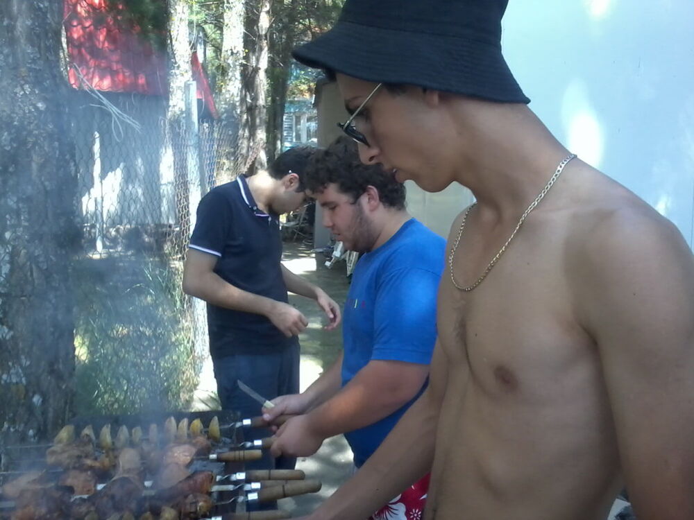  4251780  Harut, 31 ,    