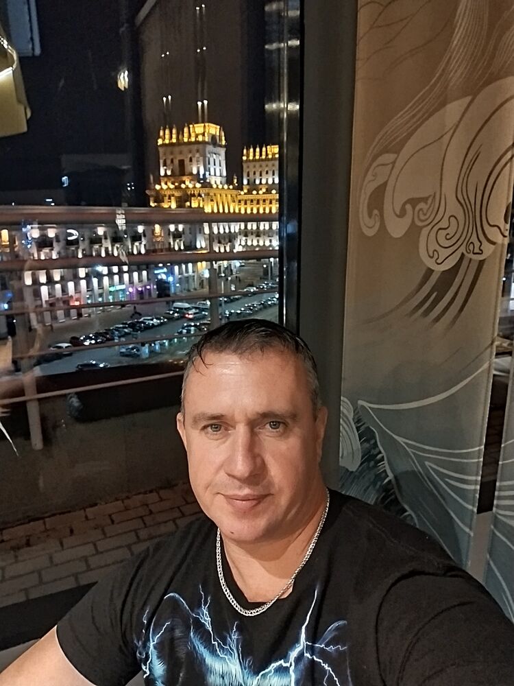  48938640  Pavel, 47 ,    