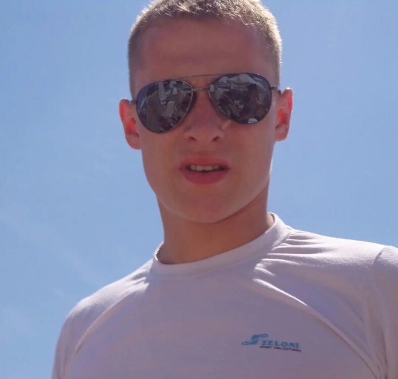  37238630  Ivan, 30 ,    