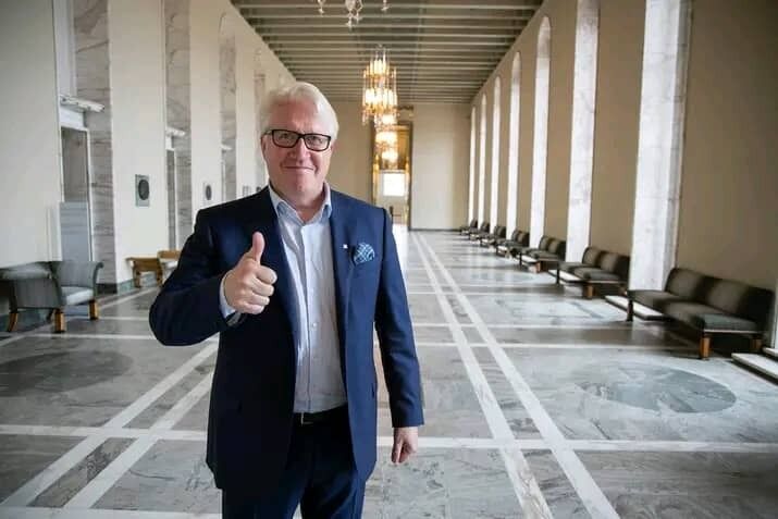  ,   Bens Douchz, 63 ,   ,   , c 