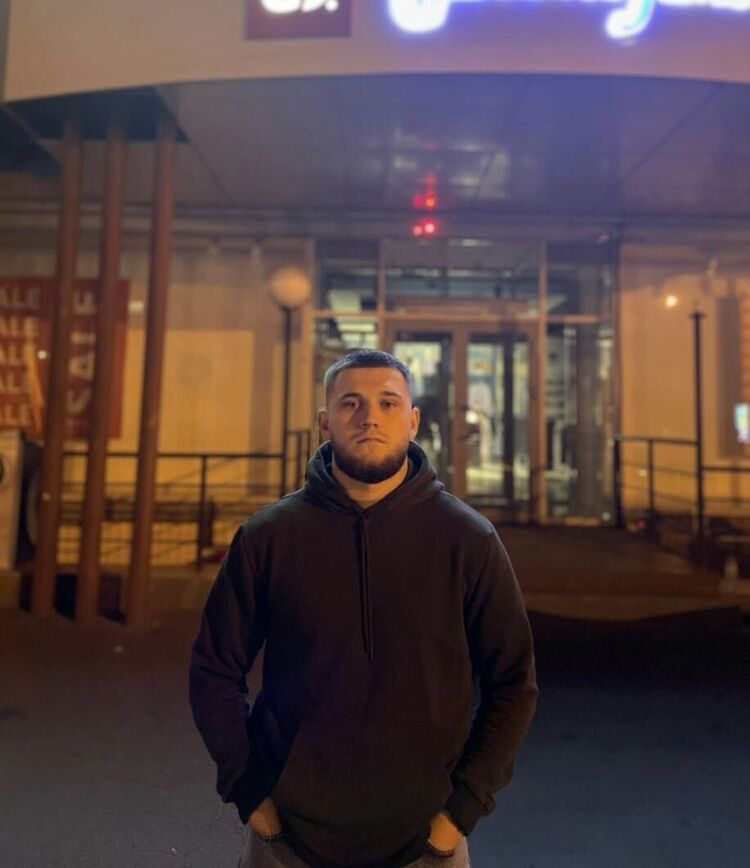  28796000  Lesha, 28 ,    