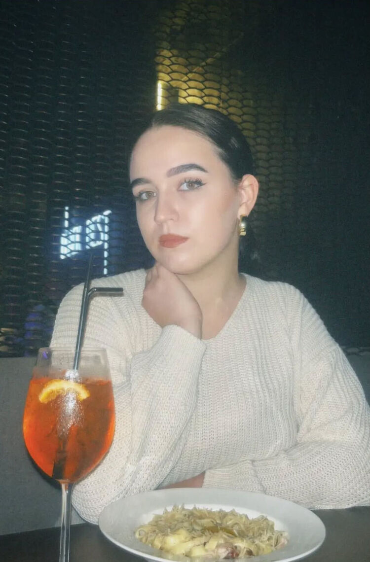  51211000  Vika, 20 ,    