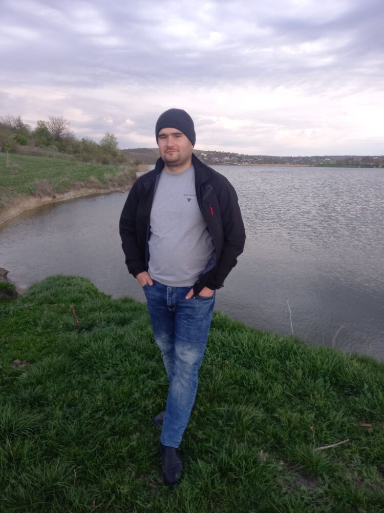  27434370  Vasile, 33 ,    