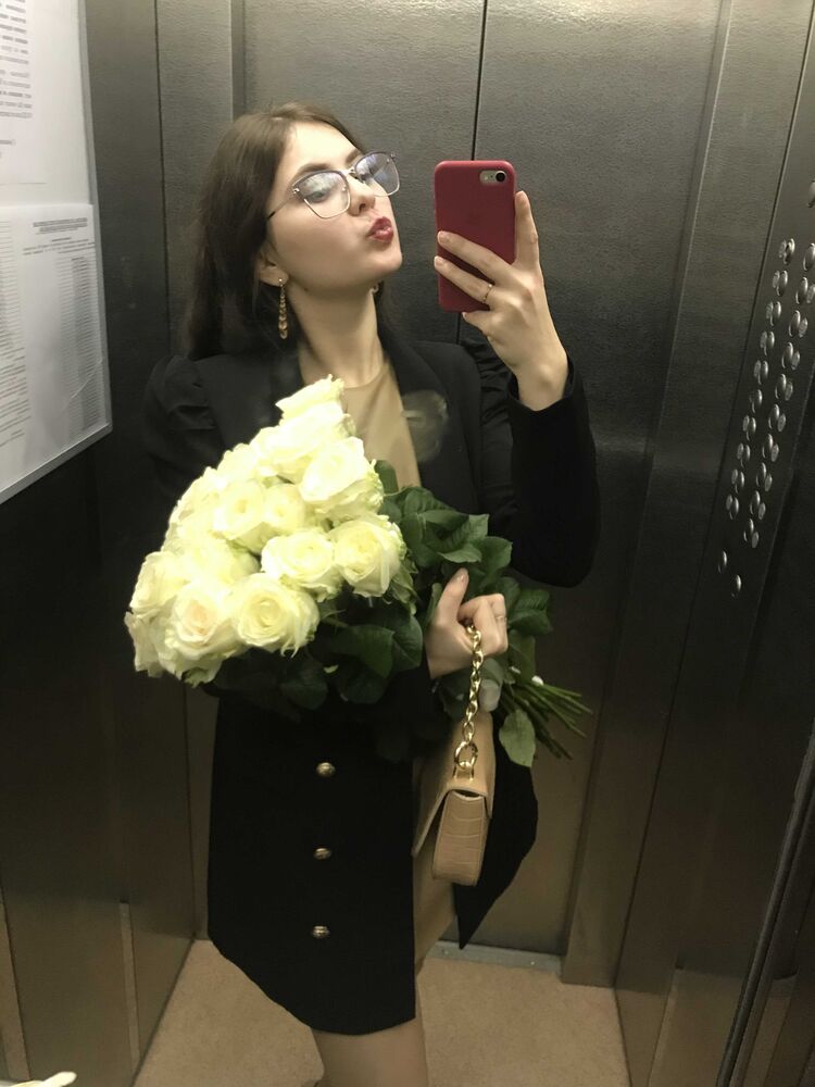  ,   Veronika, 23 ,   ,   