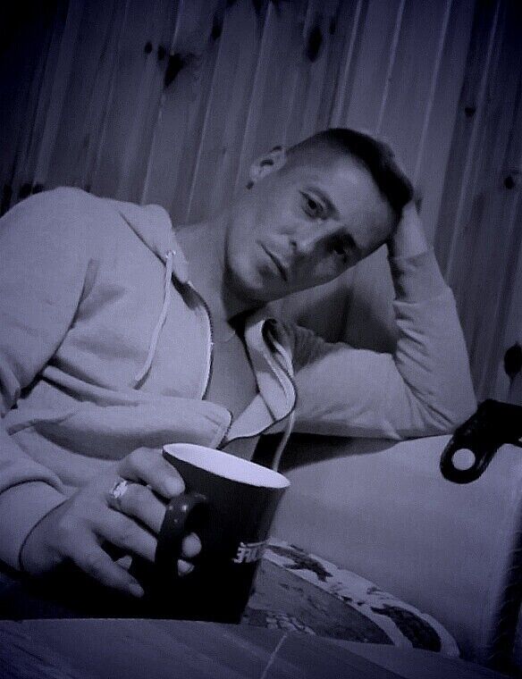  26498360  Aleks, 41 ,    