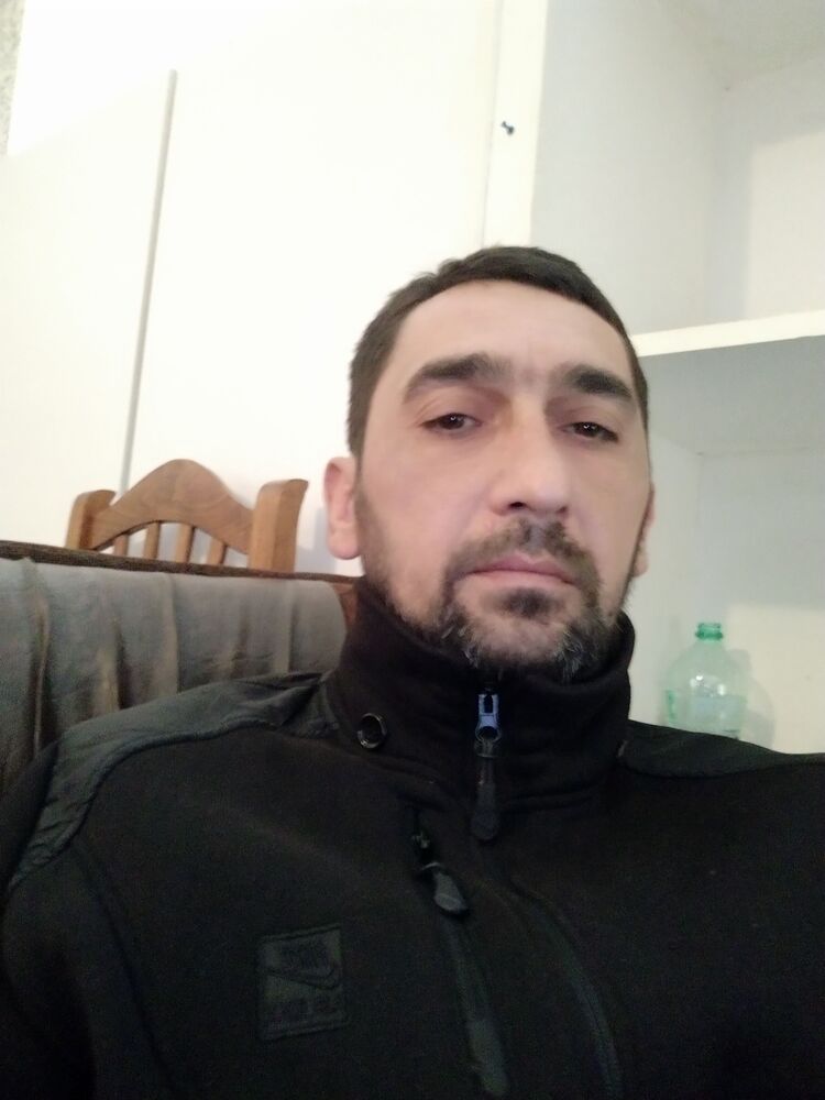  39517920  Joni, 49 ,    